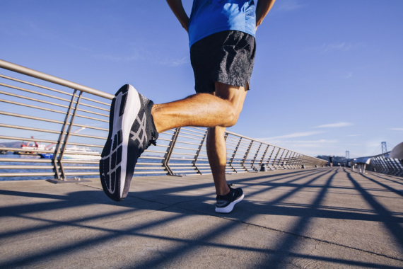 Как защитить суставы при занятиях спортом: сеть MEGASPORT Пермь рассказала о преимуществах тренировок в спортивной обуви, специально подобранной под тип поверхности 